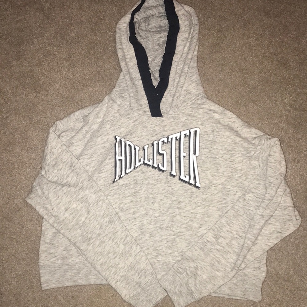 grey long sleeve cropped hollister hoodie